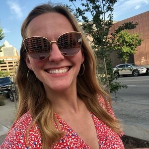 Meet your Posher, Julia